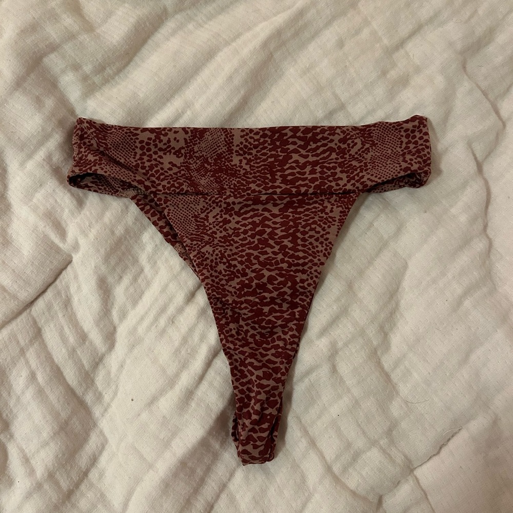 Acacia snake bottoms